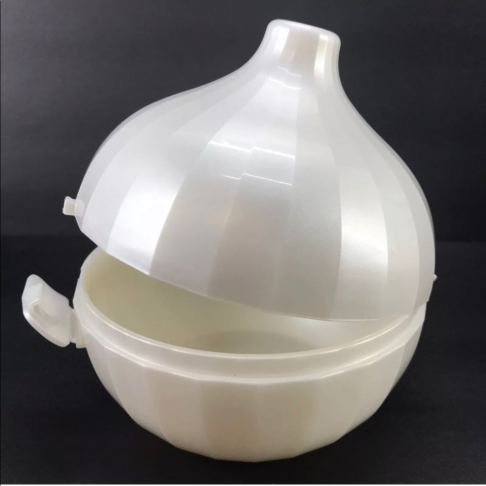 Onion 🧅 keeper by tupperware